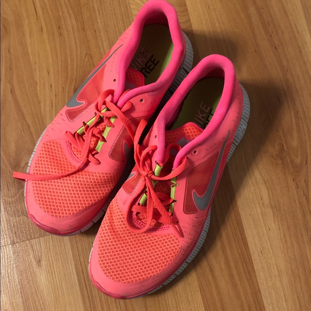 Nike Women's Neon Pink Athletic Running Shoes with Silver Swoosh Free Run 9
